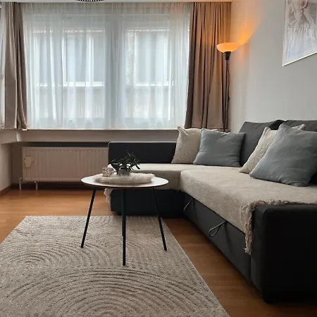 Seascape Apartment *